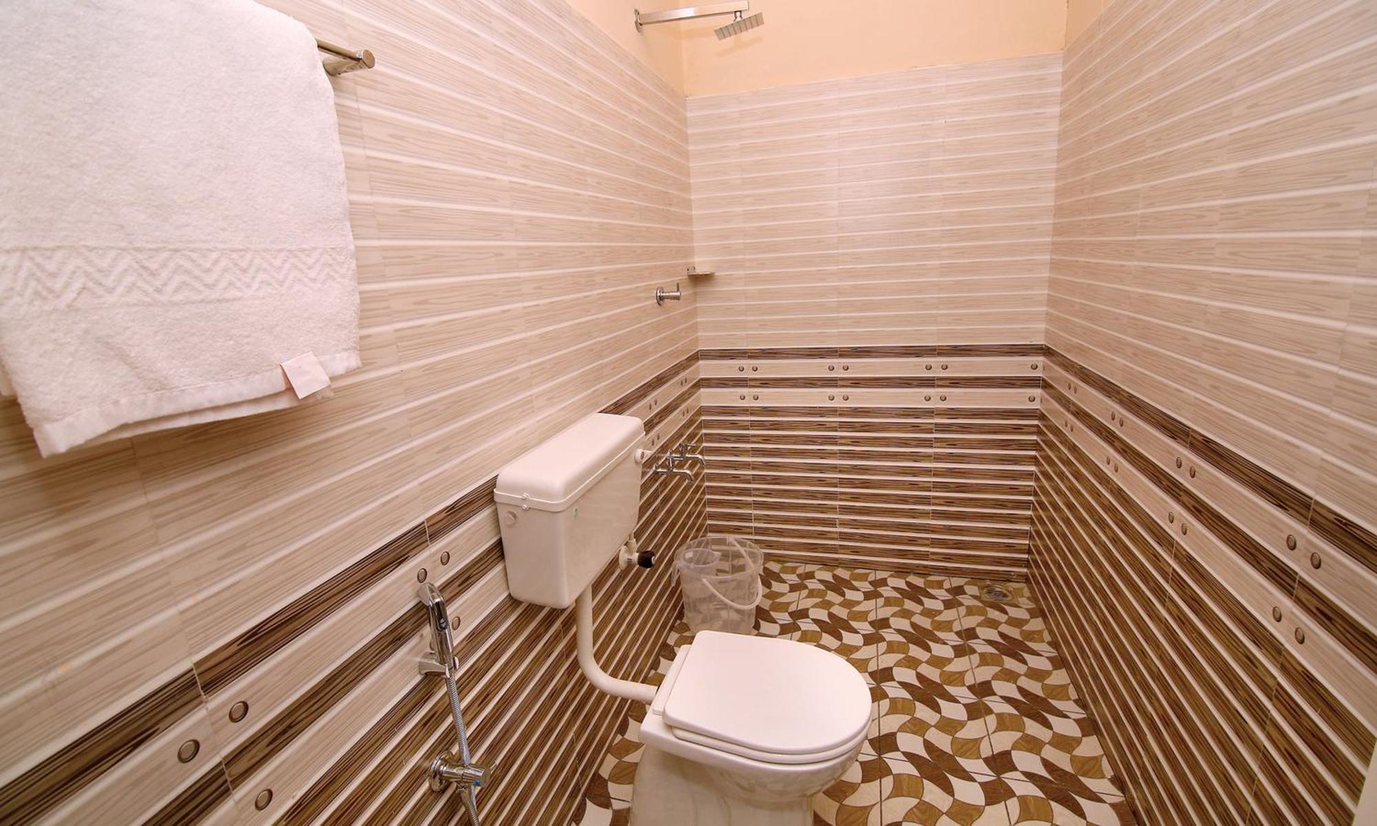 Loyal Residency Bed & Breakfast Sultan Bathery Exterior photo